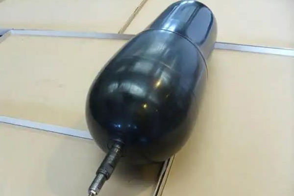 蓄能器里面的液壓油有哪些污染與危害？